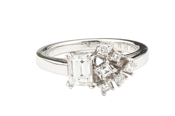 エメラルドカットダイヤモンドリング 500,000円 - オーダーメイドジュエリー事例｜ダイヤの指輪などのリフォームならジュエリー服部